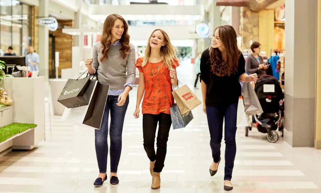 Women are shopping and chilling with each other | Image Pinterest
