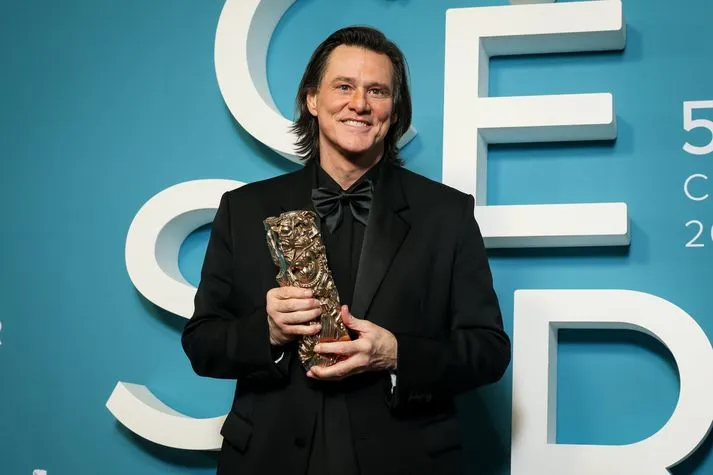 screenshot of Jim Carry at Ceasar Awards by stuffablog